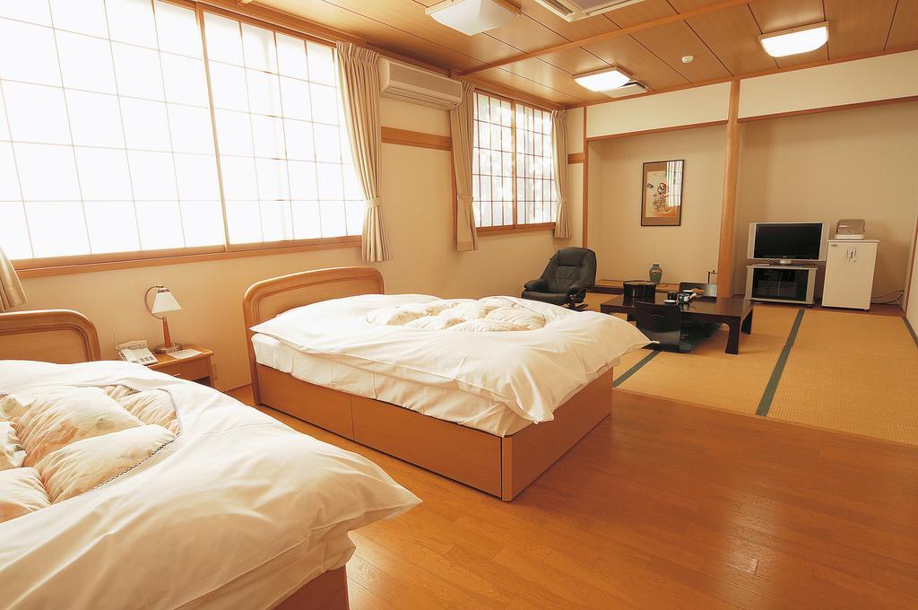 Watarase Onsen Hotel Yamayuri Хонгу Екстериор снимка